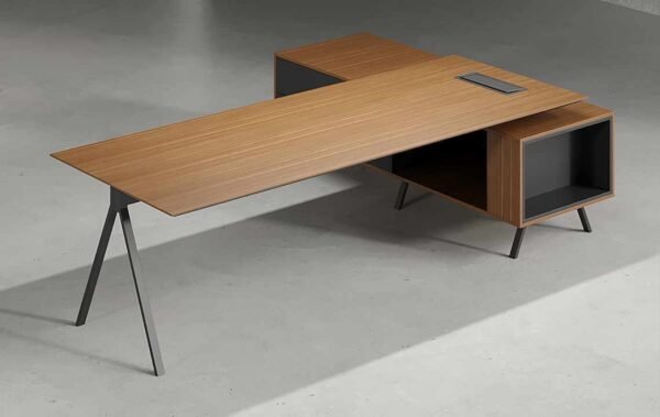 Italia CEO Executive Desk