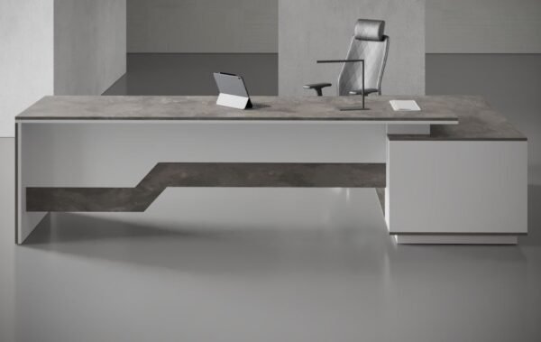 Lynx CEO Executive Desk